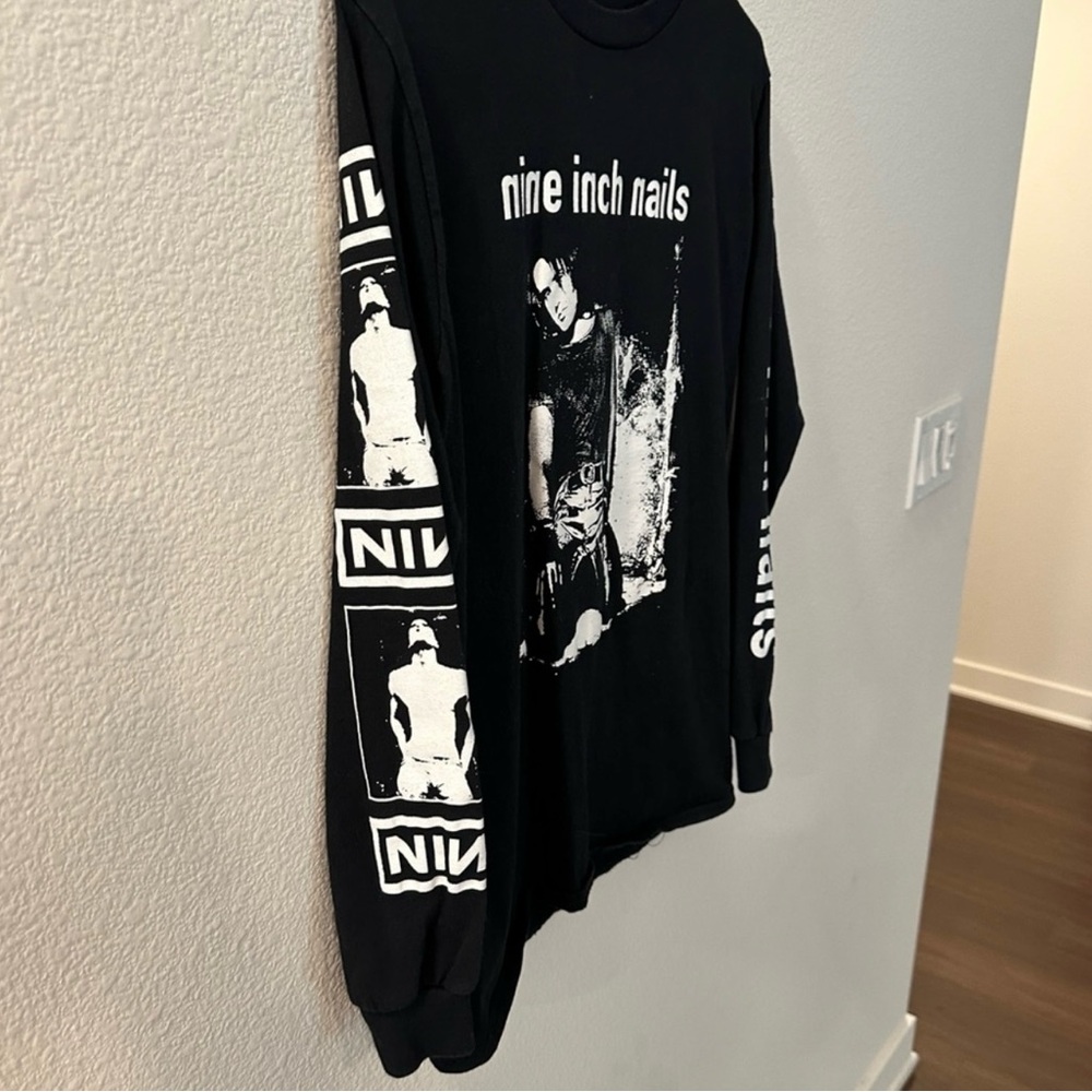 💕 Moving Sale! 💕 
Gildan Black Long Sleeve Nine Inch Nails Tee - Picture 2 of 4